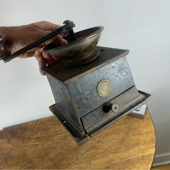 Vintage Iron clark and co made in England coffee grinder - Picture 3 of 8